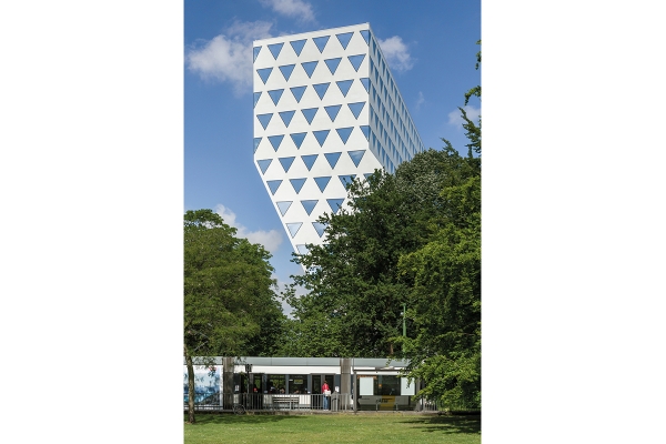146provinceheadquartersviewfromparkxdgamatthiasvanrossen.jpg